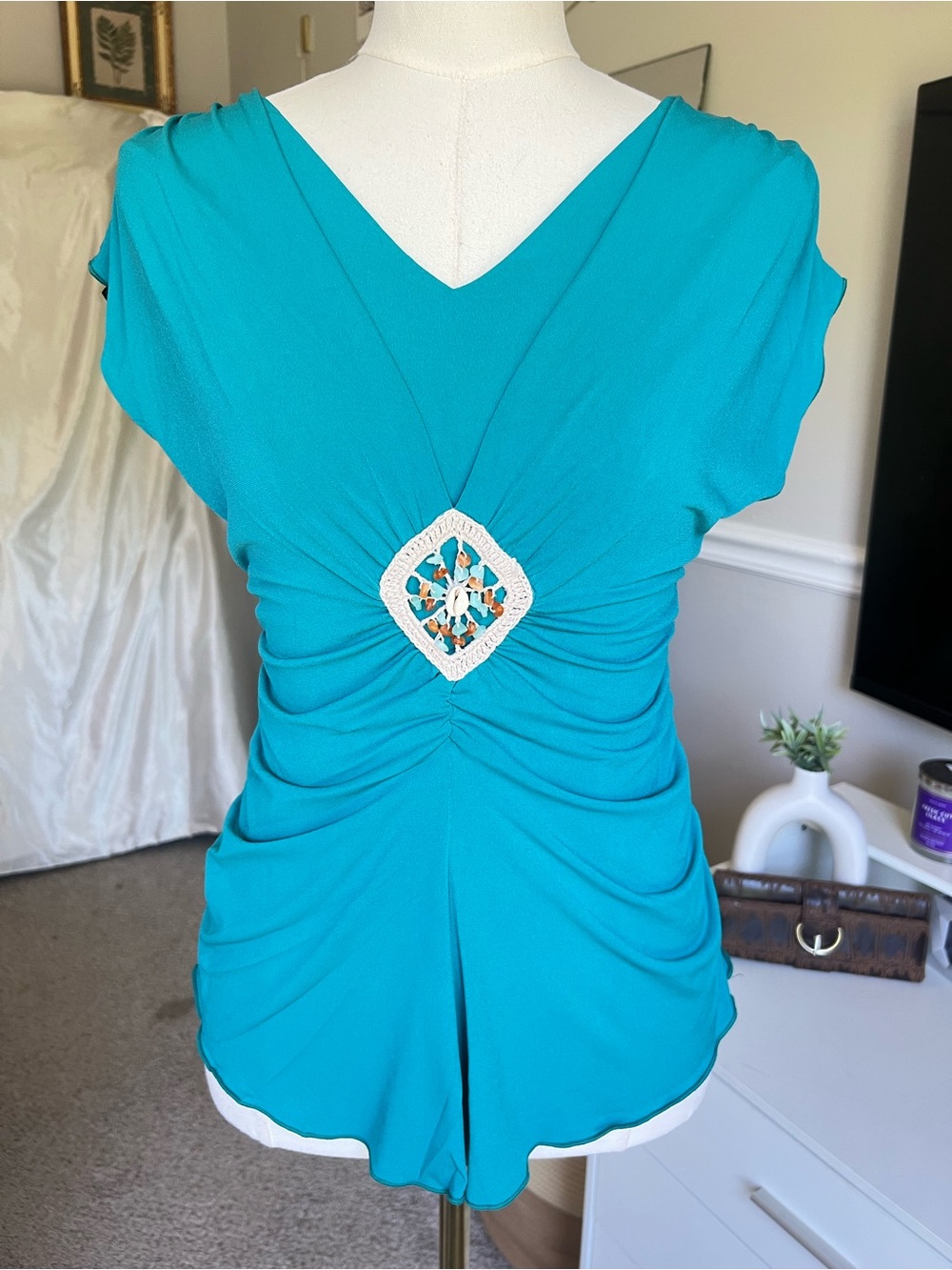 Y2K I.N. Studio Turquoise Ruched Shell Medallion Top - Picture 2 of 5